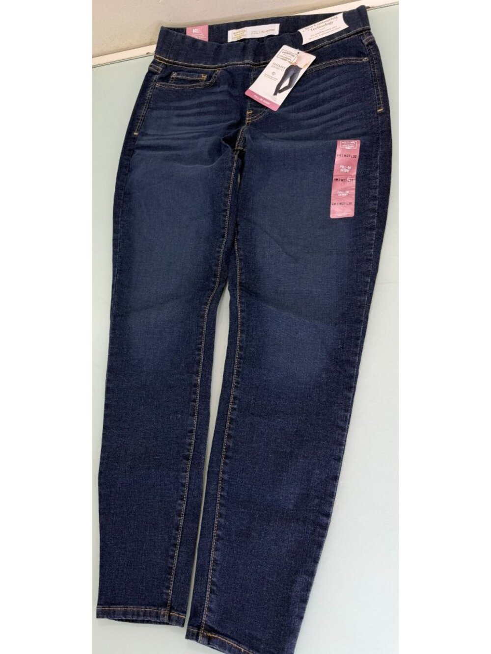 New Signature Levi Strauss Pull On Skinny Women's Size 4M W27 L30 Dark Wash NWT
